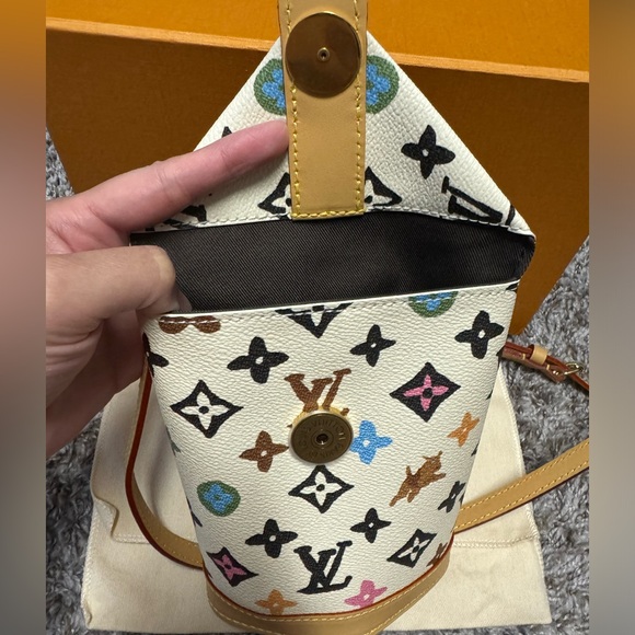 JAPAN EXCLUSIVE Louis Vuitton by Tyler, the Creator Envelope Pouch - Picture 2 of 5